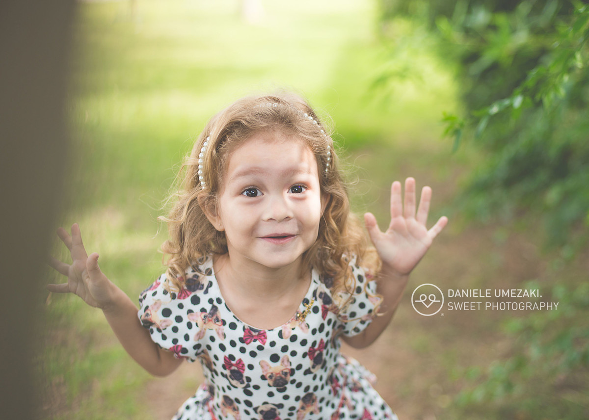 criança no parque centenário brincando bloinha de sabão daniele umezaki sweet photography fotografo mogi das cruzes fotografia mogi das cruzes newborn ensaio book criança  infantil gestante