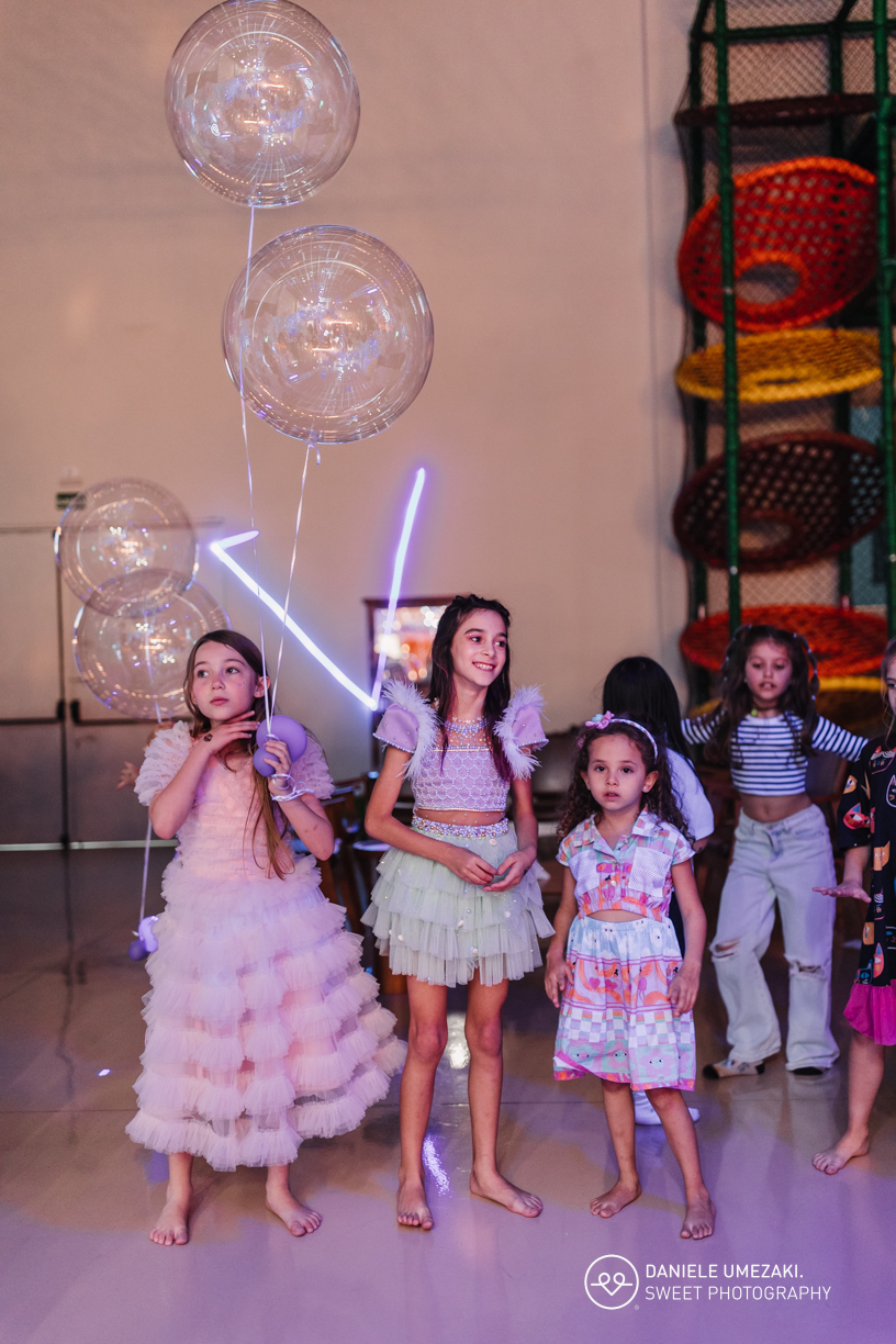 fotografia de aniversário infantil, fotógrafa de festas, cobertura fotográfica de aniversário, ensaio infantil, fotos de aniversário, fotógrafa profissional, festa infantil, registro de momentos, lembranças em fotos, fotografia de família.