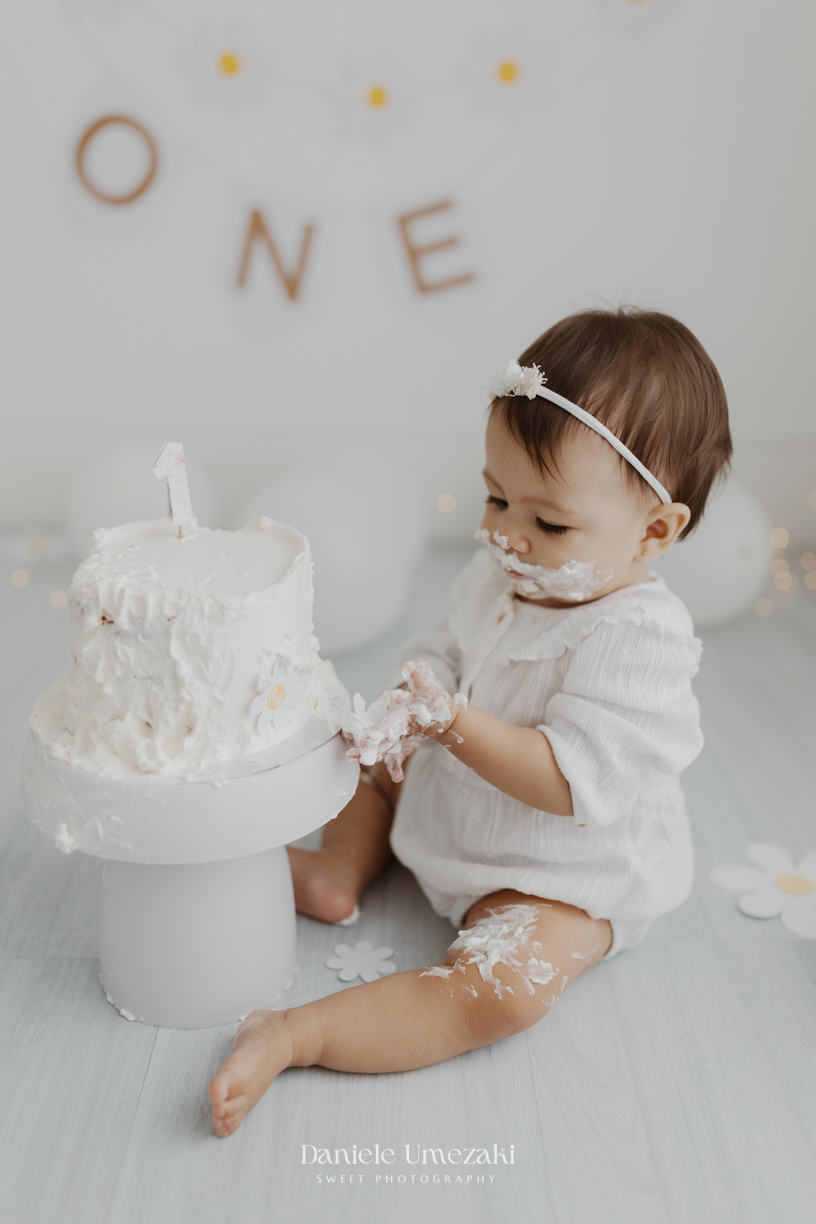 Fotógrafa em Mogi das Cruzes registra ensaio Smash the Cake clean e leve