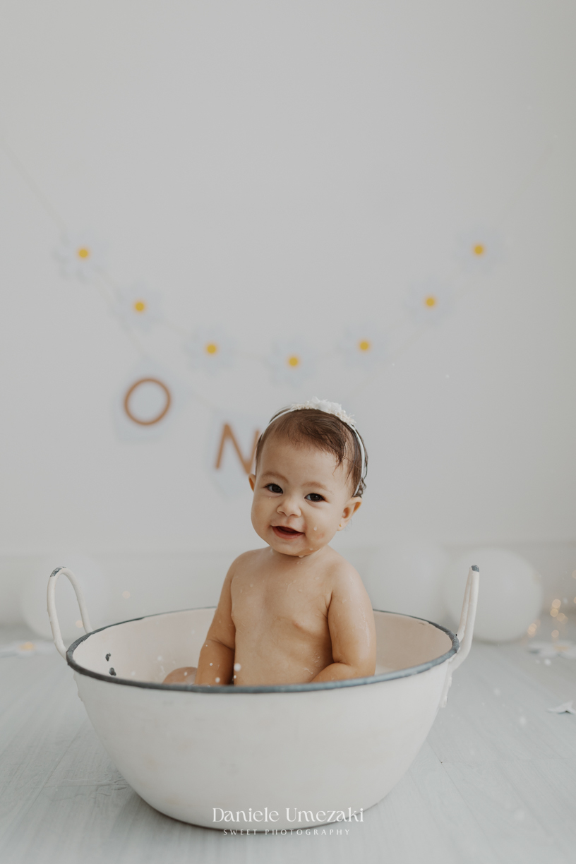 Fotógrafa em Mogi das Cruzes registra ensaio Smash the Cake clean e leve