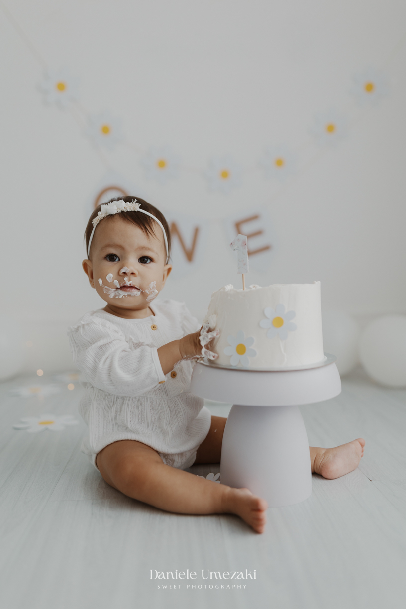 Fotógrafa em Mogi das Cruzes registra ensaio Smash the Cake clean e leve