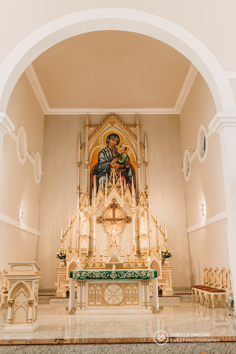 Interior da Igreja do Socorro em Mogi das Cruzes, momentos antes do início da cerimônia de batismo.