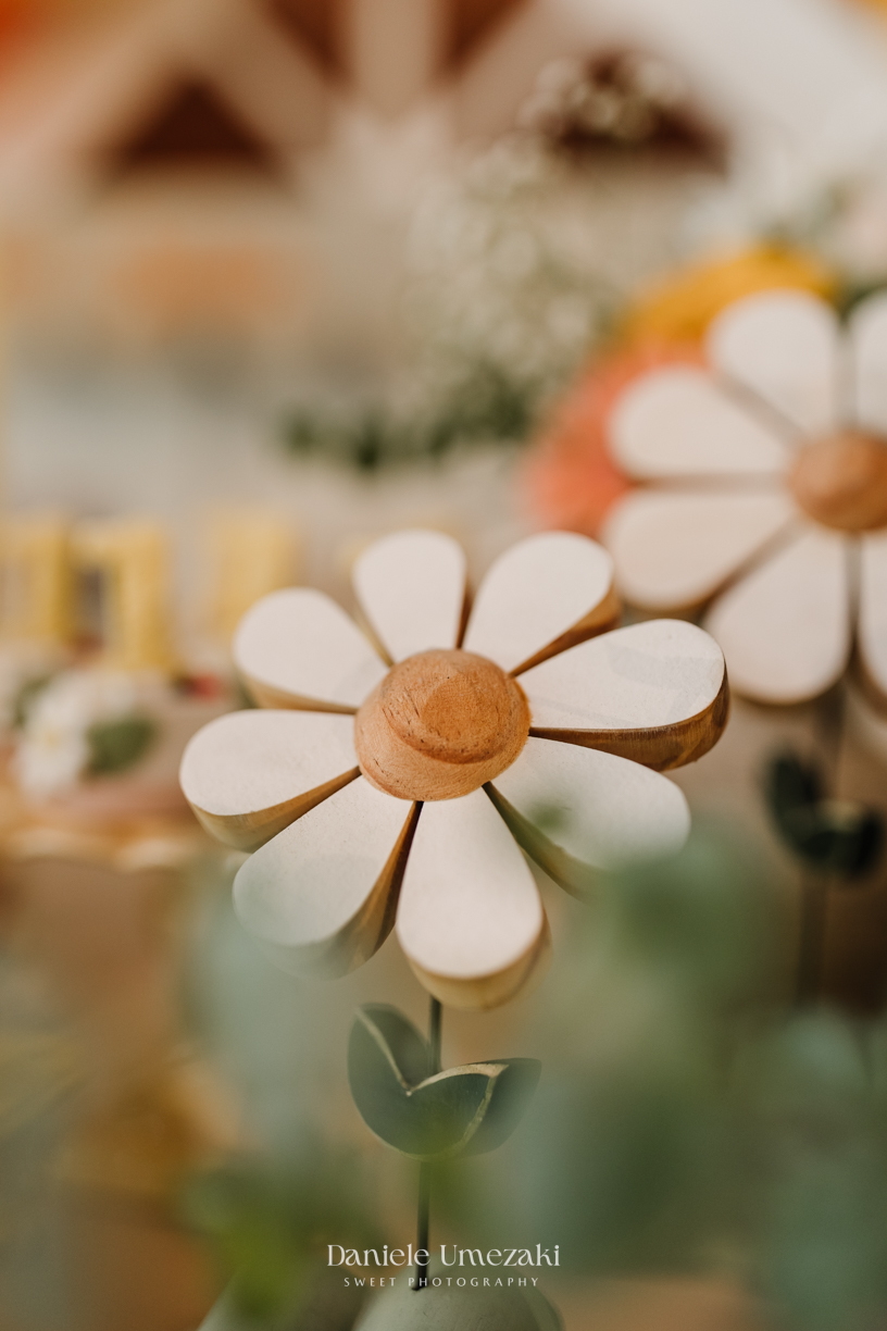 Fotógrafa em Mogi das Cruzes especializada em aniversários infantis. Festa de 1 ano registrada com olhar sensível, luz natural e decoração delicada. Cada detalhe transformado em memórias afetivas com fotos profissionais e cheias de emoção