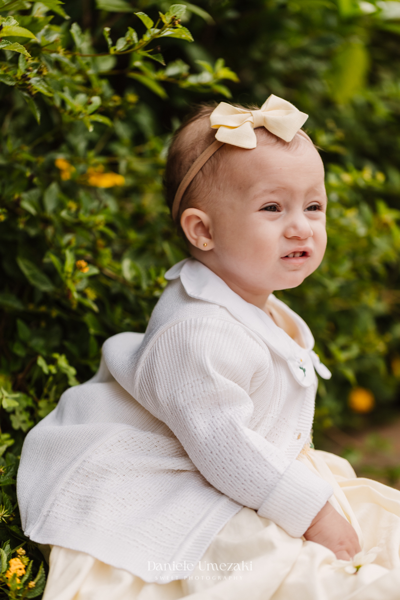 Registro afetivo de aniversário em Mogi das Cruzes com foco em conexão familiar. Fotógrafa especializada em capturar momentos reais, cheios de amor, emoção e carinho no primeiro aninho da criança, com luz natural e estilo delicado
