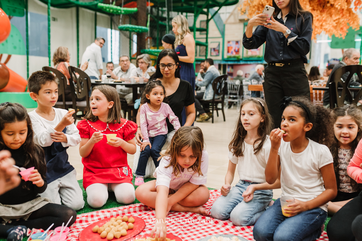 Aniversário de 7 anos da Louise, comemorado no Buffet Santa ArRuaça, em Mogi das Cruzes, com o tema Turma da Mônica. Um registro afetivo e divertido feito pela fotógrafa Dani Umezaki, que acompanha a família desde o 1º aninho da Louise.