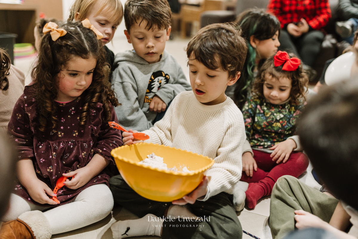 Fotografia de aniversário infantil em Mogi das Cruzes. Registro do Caetano comemorando seus 5 anos com muita alegria, leveza e amor, ao lado da família e amigos. Um dia especial com fotos cheias de emoção e memórias afetivas