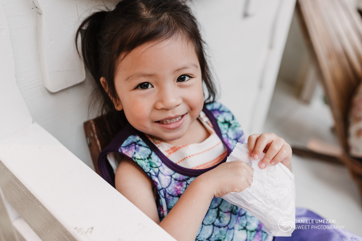 Fotografia de aniversário infantil em Mogi das Cruzes. Registro do aniversário de 7 anos da Julia no Tragaluz, com fotos e vídeo feitos por Dani Umezaki. Festa linda, divertida e cheia de memórias.