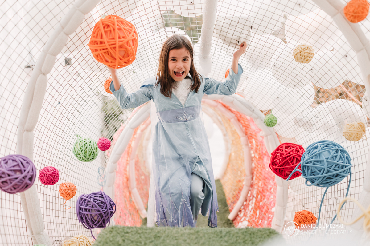 Fotografia de aniversário infantil em Mogi das Cruzes. Registro do aniversário de 7 anos da Julia no Tragaluz, com fotos e vídeo feitos por Dani Umezaki. Festa linda, divertida e cheia de memórias.