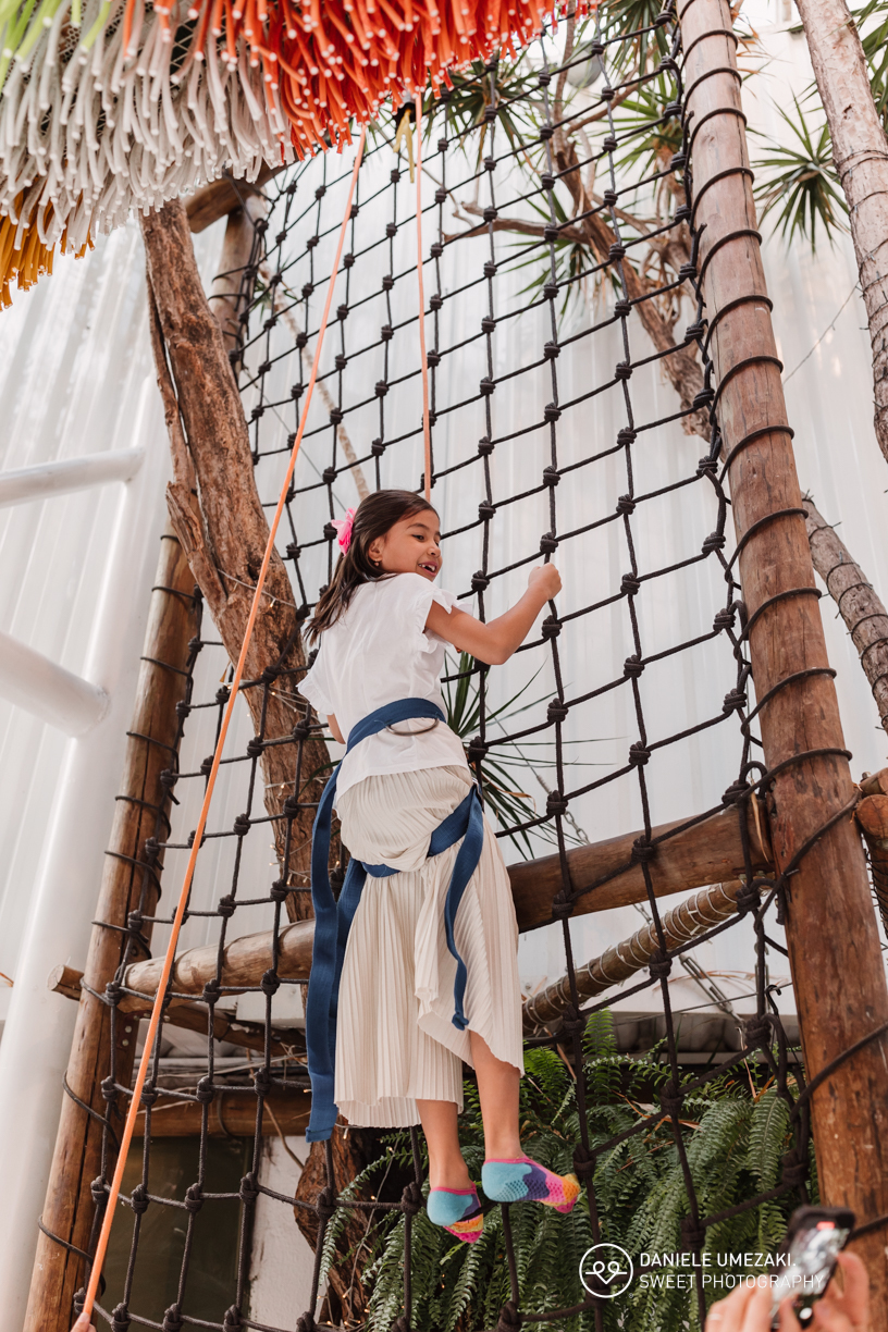 Fotografia de aniversário infantil em Mogi das Cruzes. Registro do aniversário de 7 anos da Julia no Tragaluz, com fotos e vídeo feitos por Dani Umezaki. Festa linda, divertida e cheia de memórias.