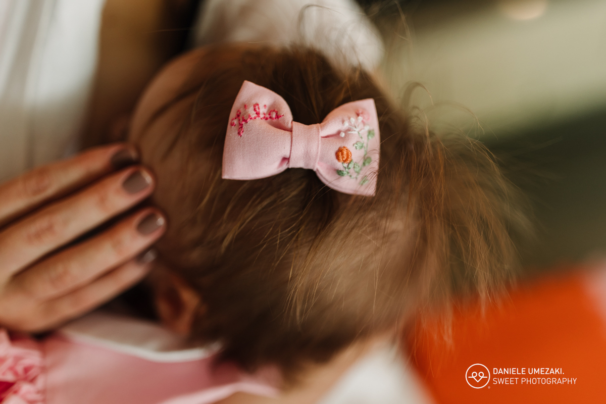 Fotografia de aniversário infantil em Mogi das Cruzes: 1 ano da Julia  no salão de festas do condomínio Aruã. Registros leves, espontâneos e cheios de afeto. fotografia de aniversário em mogi das cruzes, dani umezaki fotografia