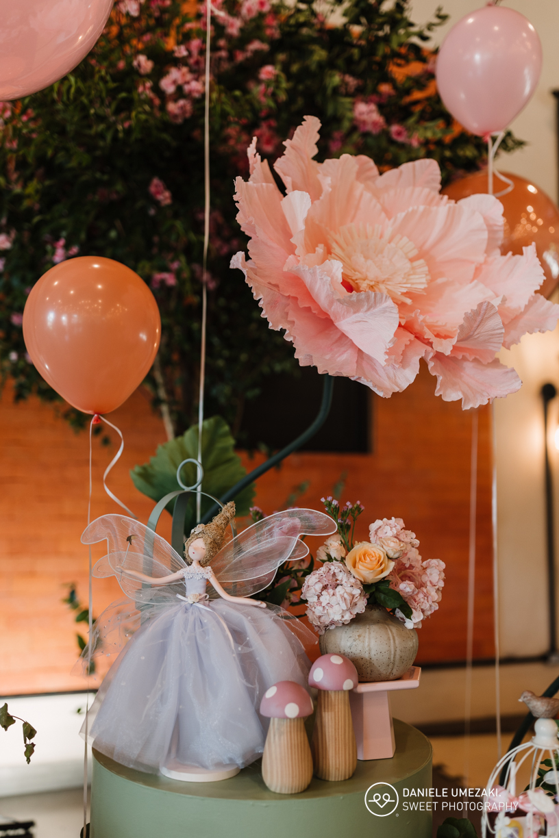 Fotografia de aniversário infantil em Mogi das Cruzes: 1 ano da Julia  no salão de festas do condomínio Aruã. Registros leves, espontâneos e cheios de afeto. fotografia de aniversário em mogi das cruzes, dani umezaki fotografia