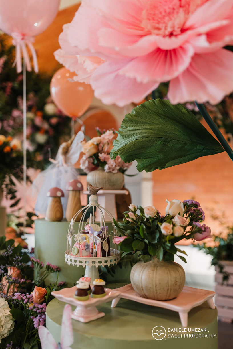 Fotografia de aniversário infantil em Mogi das Cruzes: 1 ano da Julia  no salão de festas do condomínio Aruã. Registros leves, espontâneos e cheios de afeto. fotografia de aniversário em mogi das cruzes, dani umezaki fotografia