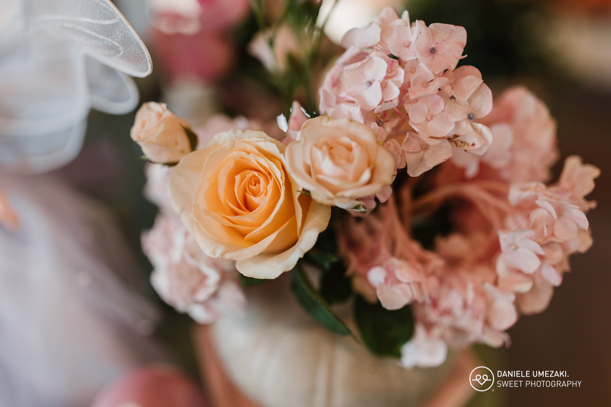 Fotografia de aniversário infantil em Mogi das Cruzes: 1 ano da Julia  no salão de festas do condomínio Aruã. Registros leves, espontâneos e cheios de afeto. fotografia de aniversário em mogi das cruzes, dani umezaki fotografia