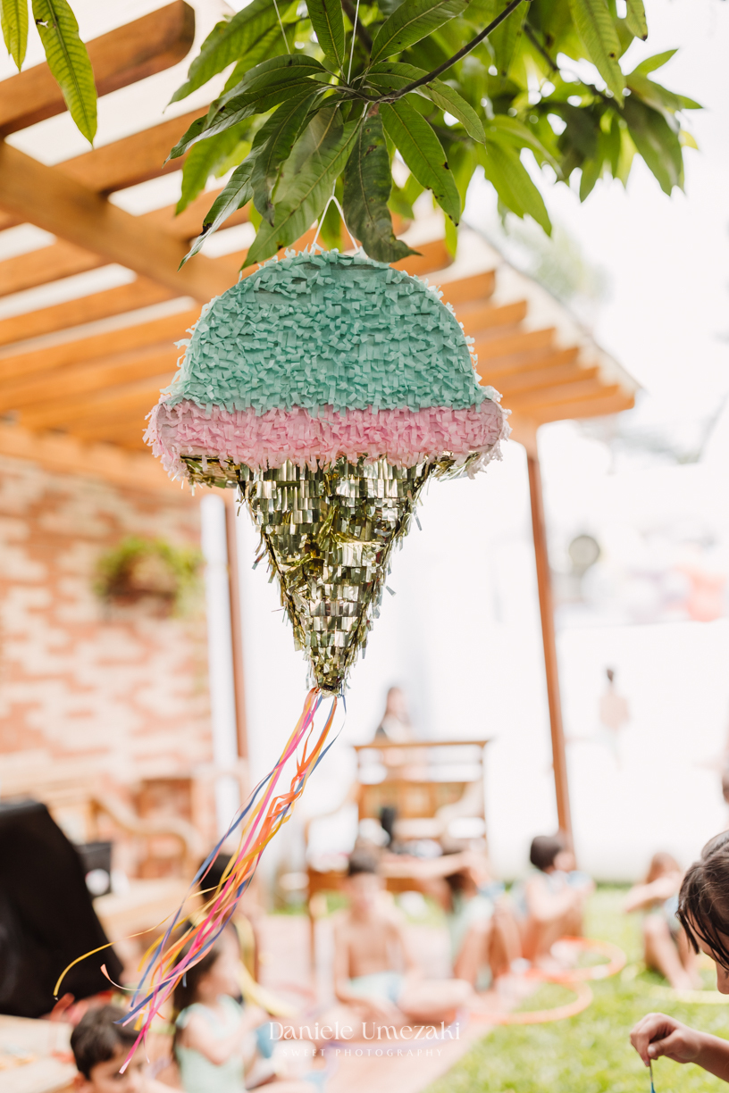 Fotografia de aniversário em Mogi das Cruzes: 7 anos da Sofia, com tema Pool Party Pokémon no Espaço Cerejeira em Poá. Decoração feita pela mãe, Ju da Cerejeira Decora. Festa cheia de alegria e diversão fotografia de aniversário em mogi das cruzes  SP