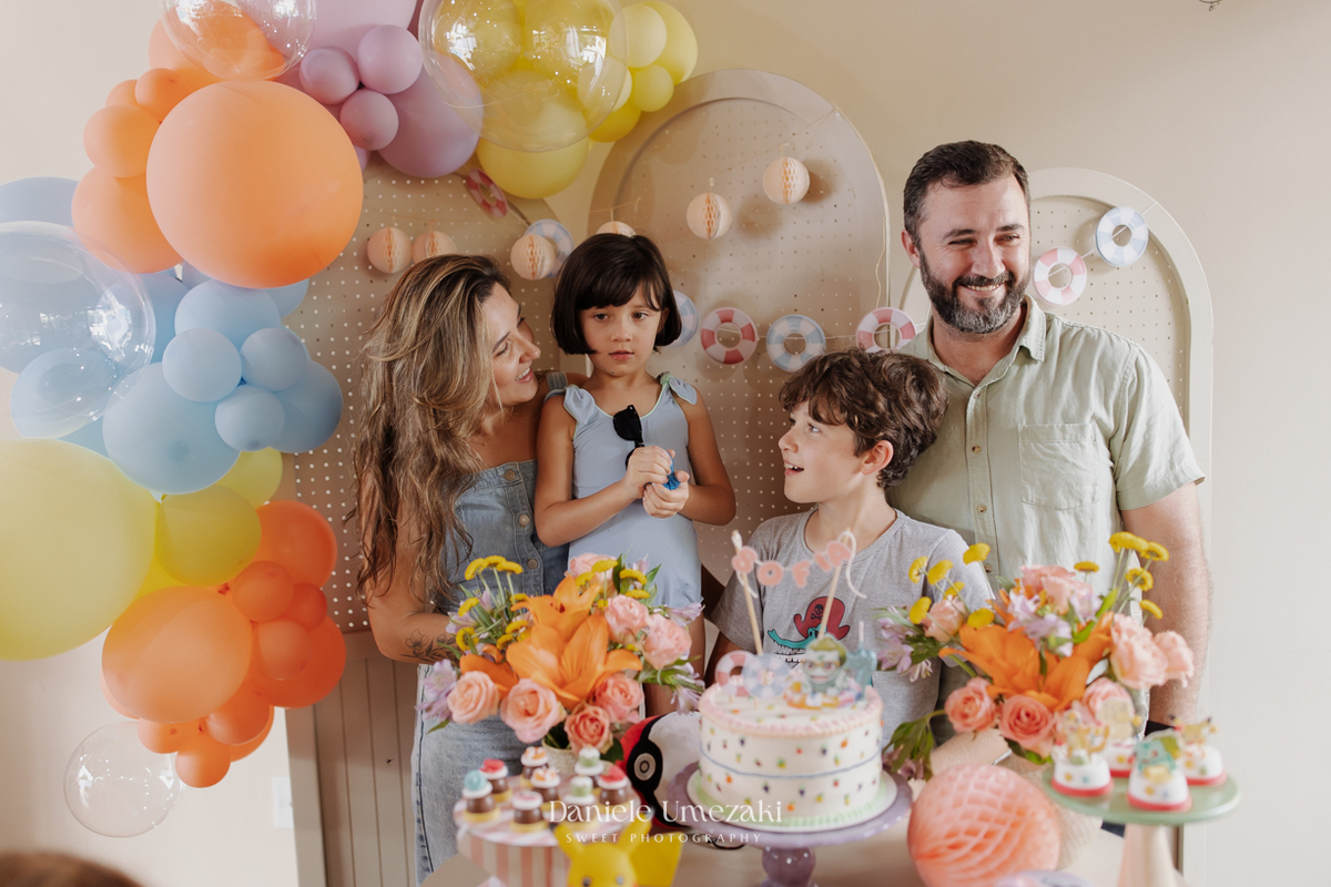 Fotografia de aniversário em Mogi das Cruzes: 7 anos da Sofia, com tema Pool Party Pokémon no Espaço Cerejeira em Poá. Decoração feita pela mãe, Ju da Cerejeira Decora. Festa cheia de alegria e diversão fotografia de aniversário em mogi das cruzes  SP