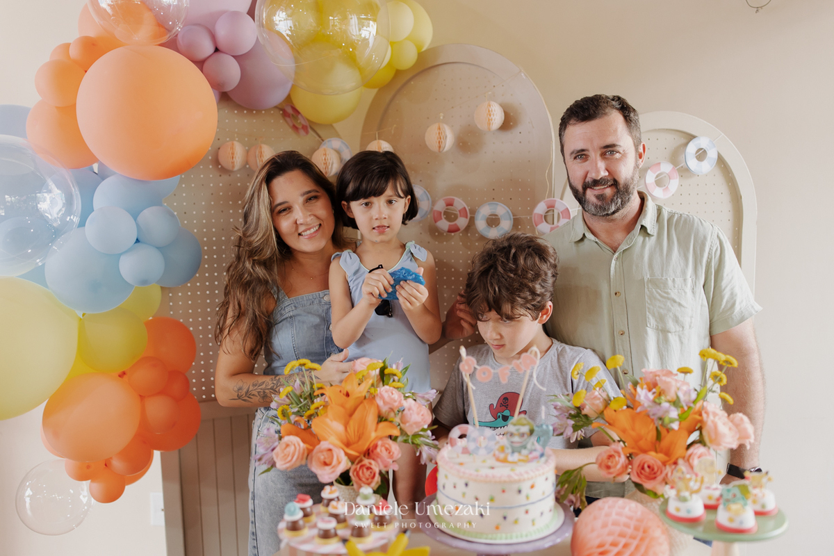 Fotografia de aniversário em Mogi das Cruzes: 7 anos da Sofia, com tema Pool Party Pokémon no Espaço Cerejeira em Poá. Decoração feita pela mãe, Ju da Cerejeira Decora. Festa cheia de alegria e diversão fotografia de aniversário em mogi das cruzes  SP