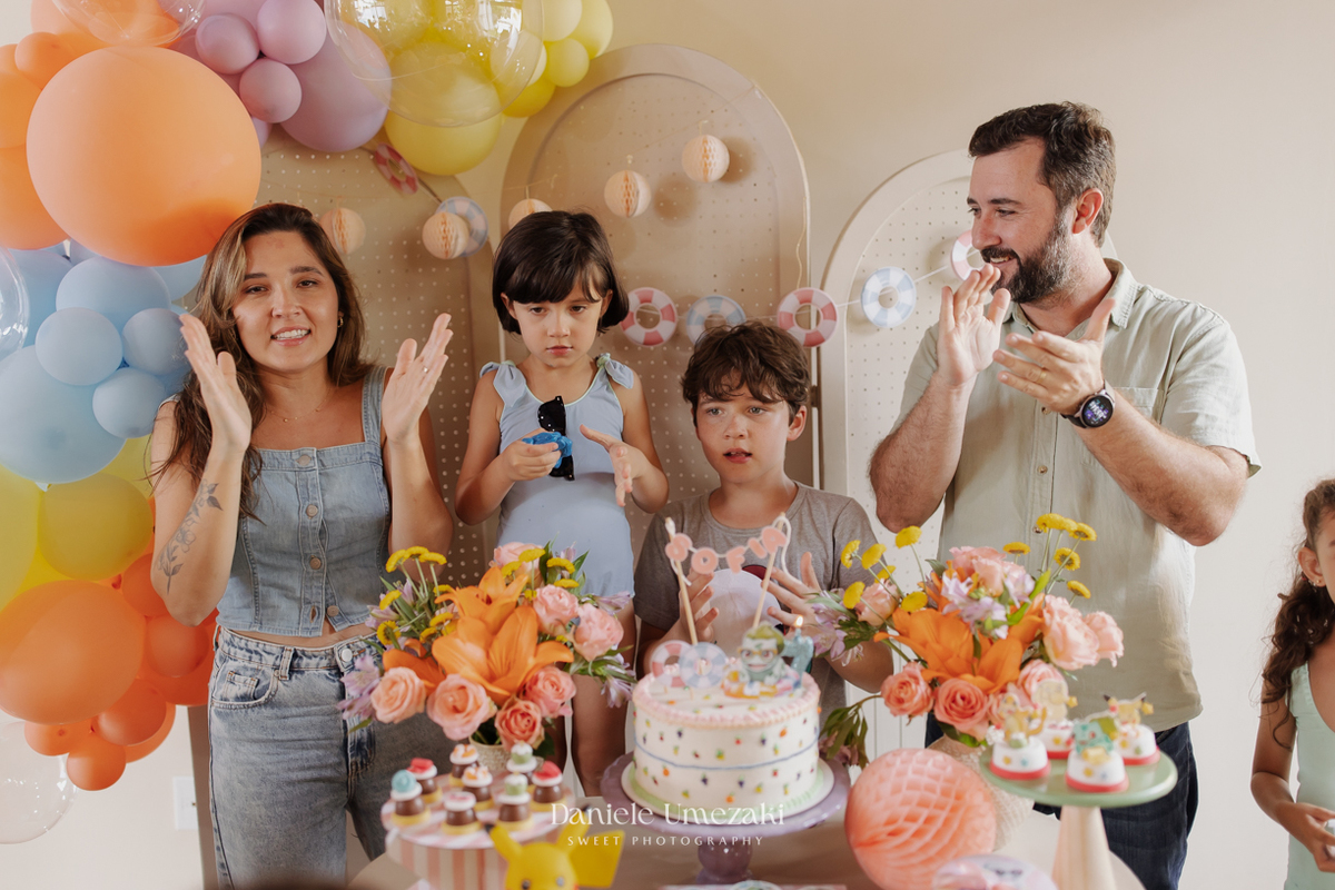 Fotografia de aniversário em Mogi das Cruzes: 7 anos da Sofia, com tema Pool Party Pokémon no Espaço Cerejeira em Poá. Decoração feita pela mãe, Ju da Cerejeira Decora. Festa cheia de alegria e diversão fotografia de aniversário em mogi das cruzes  SP