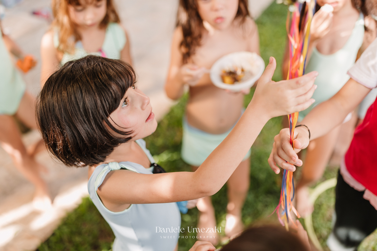 Fotografia de aniversário em Mogi das Cruzes: 7 anos da Sofia, com tema Pool Party Pokémon no Espaço Cerejeira em Poá. Decoração feita pela mãe, Ju da Cerejeira Decora. Festa cheia de alegria e diversão fotografia de aniversário em mogi das cruzes  SP