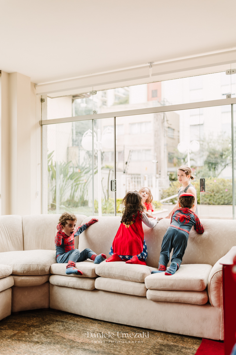 Álvaro e Filippo comemoraram 3 anos com uma festa linda do Homem-Aranha em SP. Um almoço leve e cheio de amor, registrado por Dani Umezaki, fotógrafa de família e aniversário.  Fotografia de aniversário em SP. fotógrafo infantil São Paulo, festa infantil 