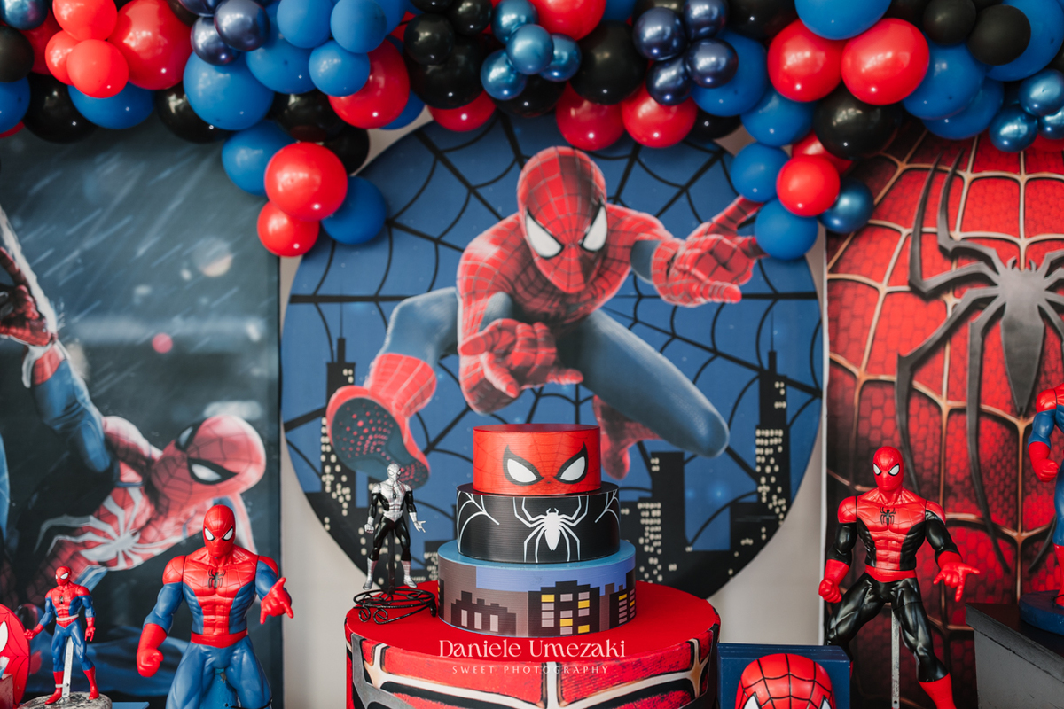 Álvaro e Filippo comemoraram 3 anos com uma festa linda do Homem-Aranha em SP. Um almoço leve e cheio de amor, registrado por Dani Umezaki, fotógrafa de família e aniversário.  Fotografia de aniversário em SP. fotógrafo infantil São Paulo, festa infantil 