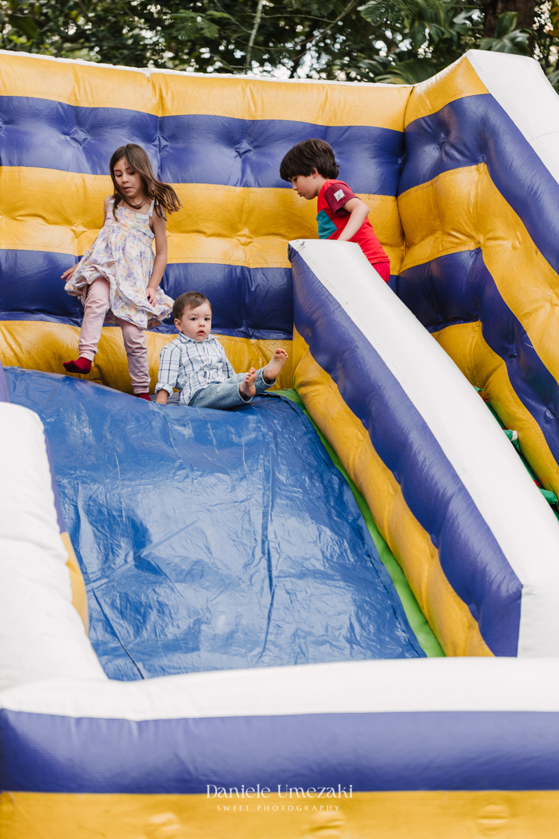 Lorenzo e Gustavo comemoraram juntos com uma festa fazendinha linda e cheia de alegria em Mogi das Cruzes. Decoração da Cerejeira Decora e registro de Dani Umezaki. fotografia de aniversário em Mogi das Cruzes, festa infantil fazendinha, fotógrafa Mogi