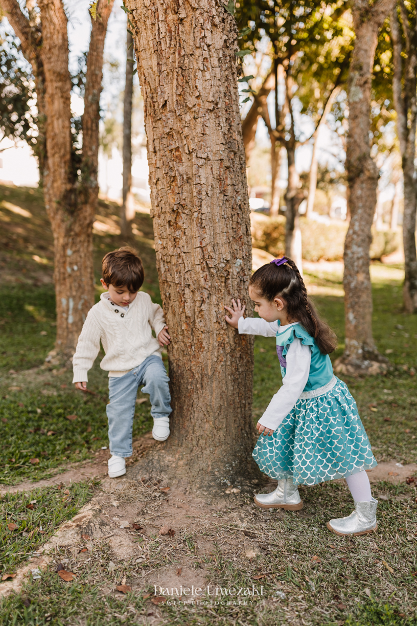 Maria Teresa comemorou seus 3 anos com uma festa ao ar livre encantadora no Real Park, em Mogi das Cruzes. Tema princesas da Disney, decoração da Doce de Laço e registro por Dani Umezaki. fotografia de aniversário em Mogi das Cruzes, festa infantil 