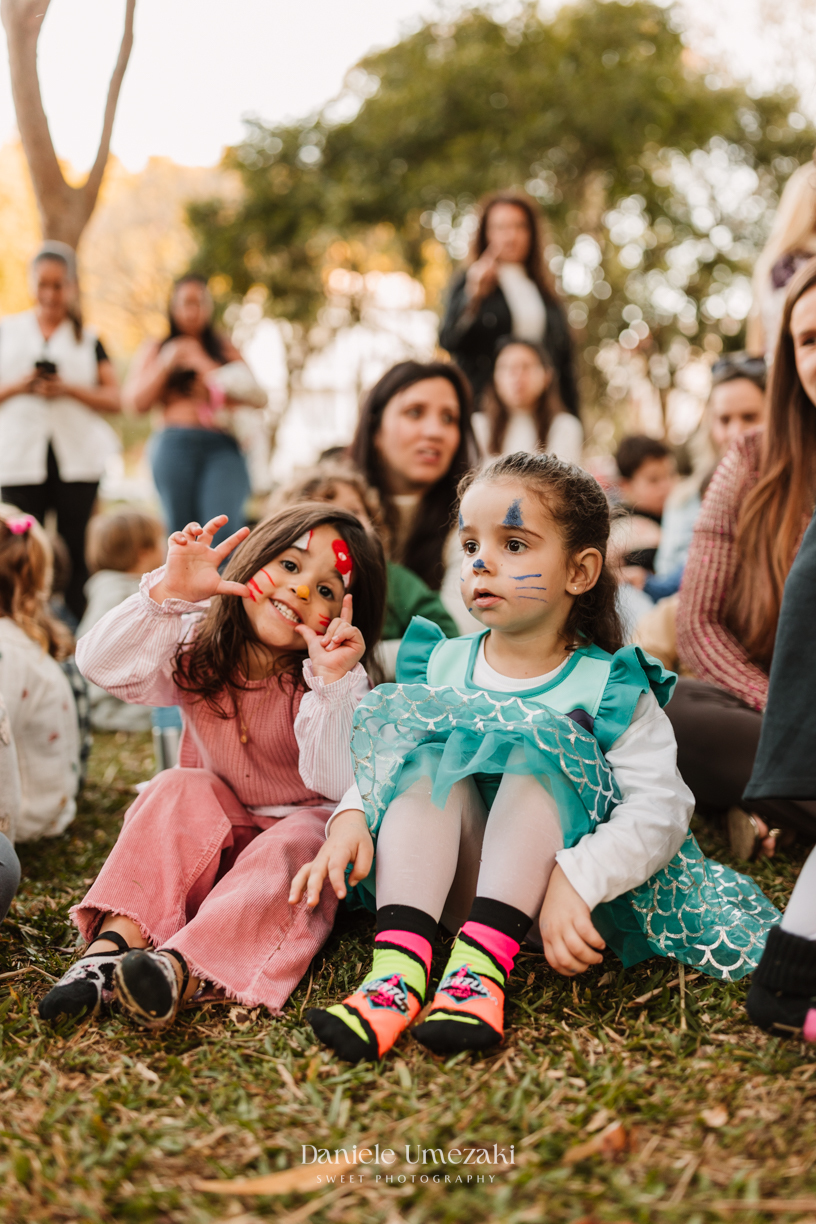 Maria Teresa comemorou seus 3 anos com uma festa ao ar livre encantadora no Real Park, em Mogi das Cruzes. Tema princesas da Disney, decoração da Doce de Laço e registro por Dani Umezaki. fotografia de aniversário em Mogi das Cruzes, festa infantil 