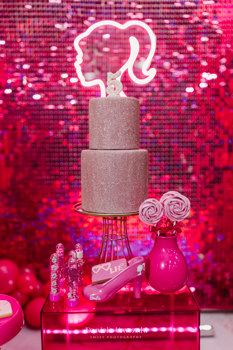 Aniversário Barbie de 5 anos da Liz no Buffet Vira Sapeka em Mogi das Cruzes, com decoração encantadora da Ju Festa Sapeka. Registro especial de quem fotografa a Liz desde 1 aninho, celebrando mais um momento inesquecível. Fotografia de aniversário 