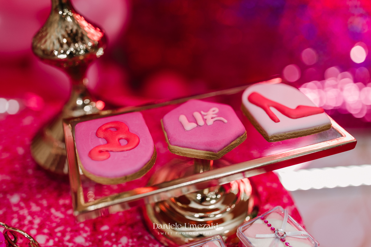 Aniversário Barbie de 5 anos da Liz no Buffet Vira Sapeka em Mogi das Cruzes, com decoração encantadora da Ju Festa Sapeka. Registro especial de quem fotografa a Liz desde 1 aninho, celebrando mais um momento inesquecível. Fotografia de aniversário 