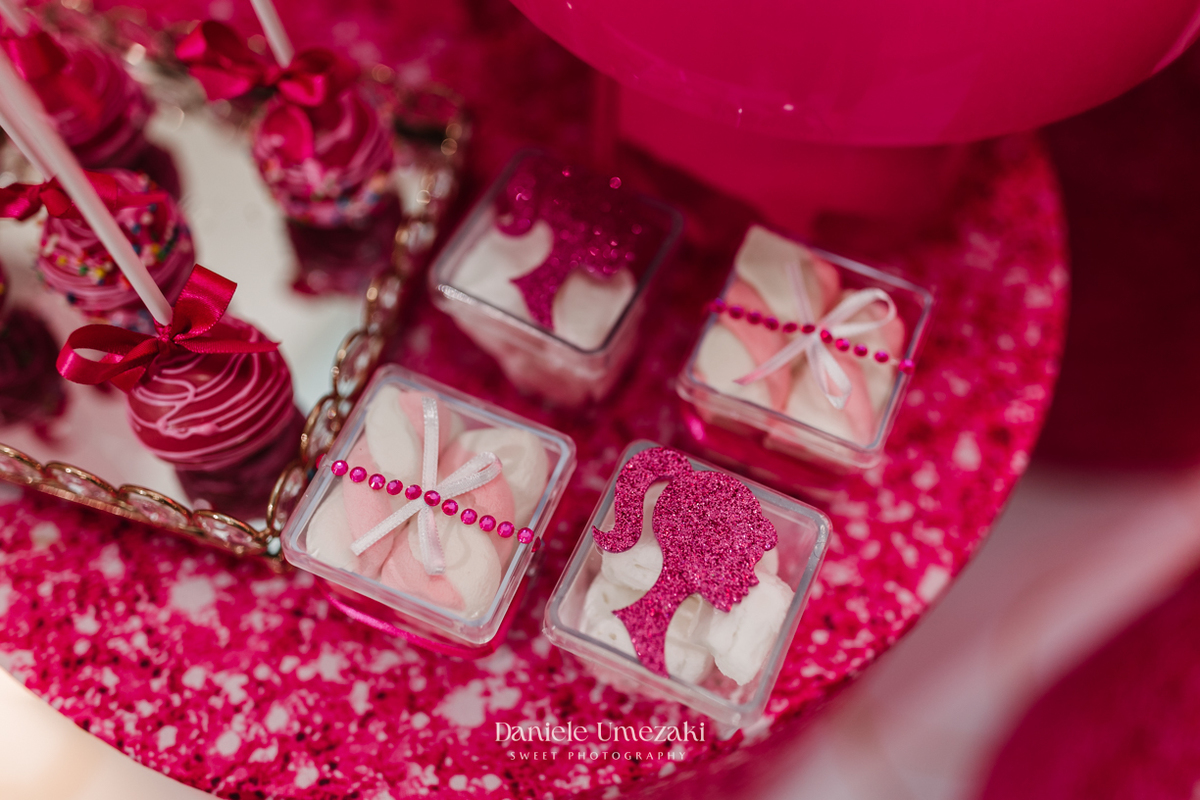 Aniversário Barbie de 5 anos da Liz no Buffet Vira Sapeka em Mogi das Cruzes, com decoração encantadora da Ju Festa Sapeka. Registro especial de quem fotografa a Liz desde 1 aninho, celebrando mais um momento inesquecível. Fotografia de aniversário 