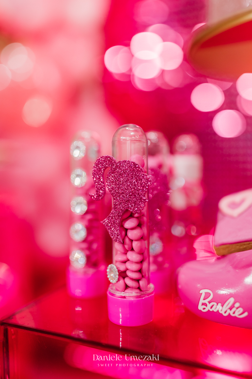 Aniversário Barbie de 5 anos da Liz no Buffet Vira Sapeka em Mogi das Cruzes, com decoração encantadora da Ju Festa Sapeka. Registro especial de quem fotografa a Liz desde 1 aninho, celebrando mais um momento inesquecível. Fotografia de aniversário 