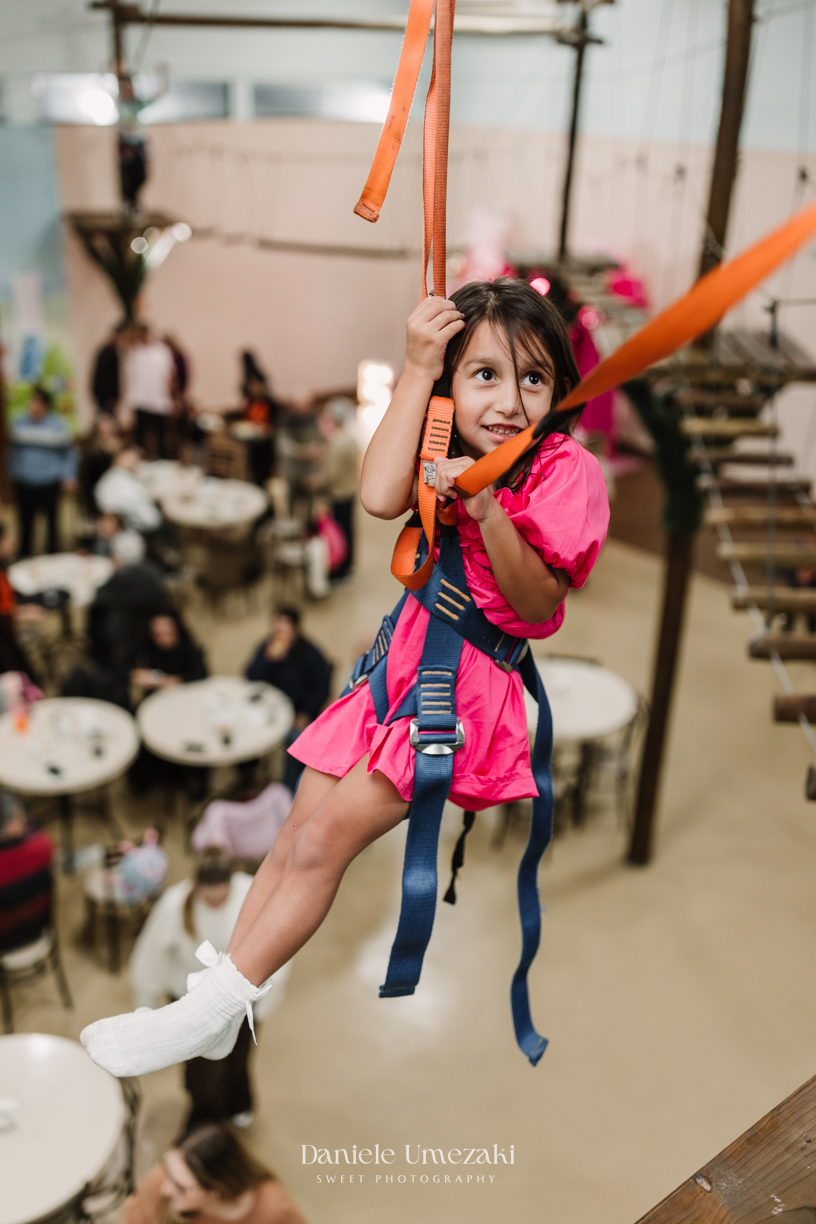 Aniversário Barbie de 5 anos da Liz no Buffet Vira Sapeka em Mogi das Cruzes, com decoração encantadora da Ju Festa Sapeka. Registro especial de quem fotografa a Liz desde 1 aninho, celebrando mais um momento inesquecível. Fotografia de aniversário 