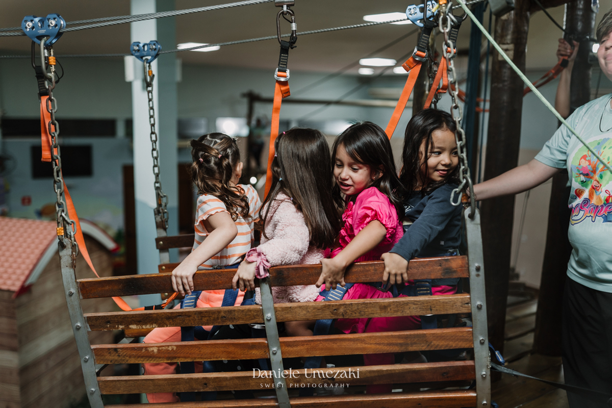 Aniversário Barbie de 5 anos da Liz no Buffet Vira Sapeka em Mogi das Cruzes, com decoração encantadora da Ju Festa Sapeka. Registro especial de quem fotografa a Liz desde 1 aninho, celebrando mais um momento inesquecível. Fotografia de aniversário 