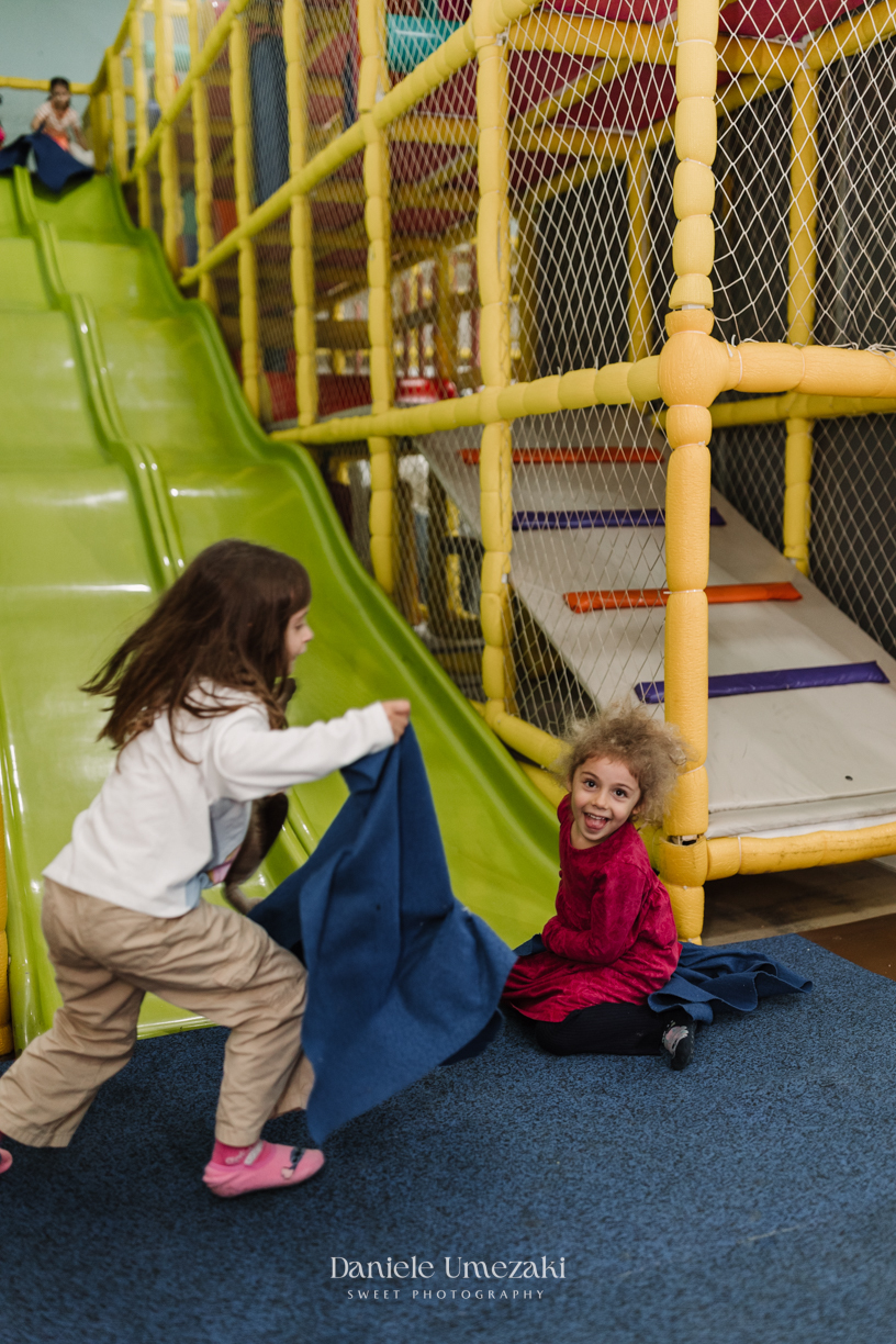 Aniversário Barbie de 5 anos da Liz no Buffet Vira Sapeka em Mogi das Cruzes, com decoração encantadora da Ju Festa Sapeka. Registro especial de quem fotografa a Liz desde 1 aninho, celebrando mais um momento inesquecível. Fotografia de aniversário 