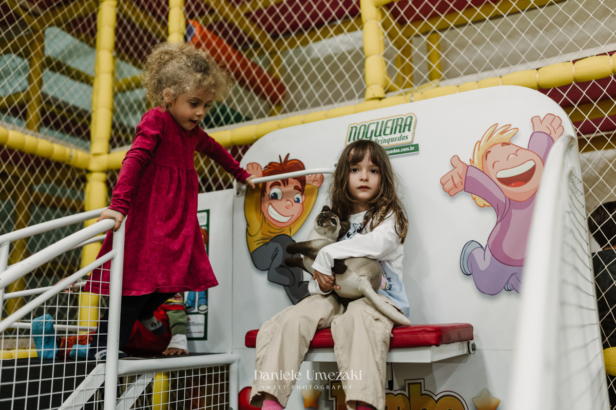 Aniversário Barbie de 5 anos da Liz no Buffet Vira Sapeka em Mogi das Cruzes, com decoração encantadora da Ju Festa Sapeka. Registro especial de quem fotografa a Liz desde 1 aninho, celebrando mais um momento inesquecível. Fotografia de aniversário 