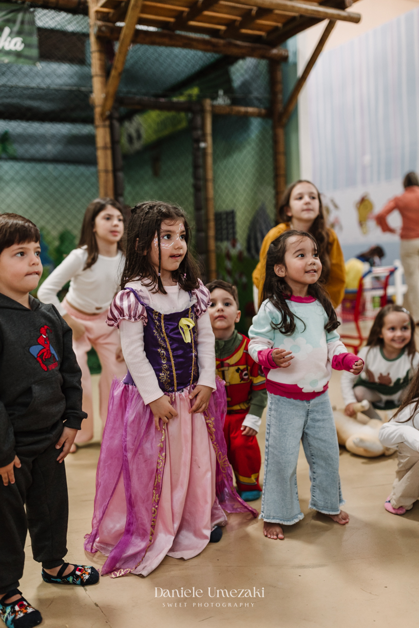 Aniversário Barbie de 5 anos da Liz no Buffet Vira Sapeka em Mogi das Cruzes, com decoração encantadora da Ju Festa Sapeka. Registro especial de quem fotografa a Liz desde 1 aninho, celebrando mais um momento inesquecível. Fotografia de aniversário 