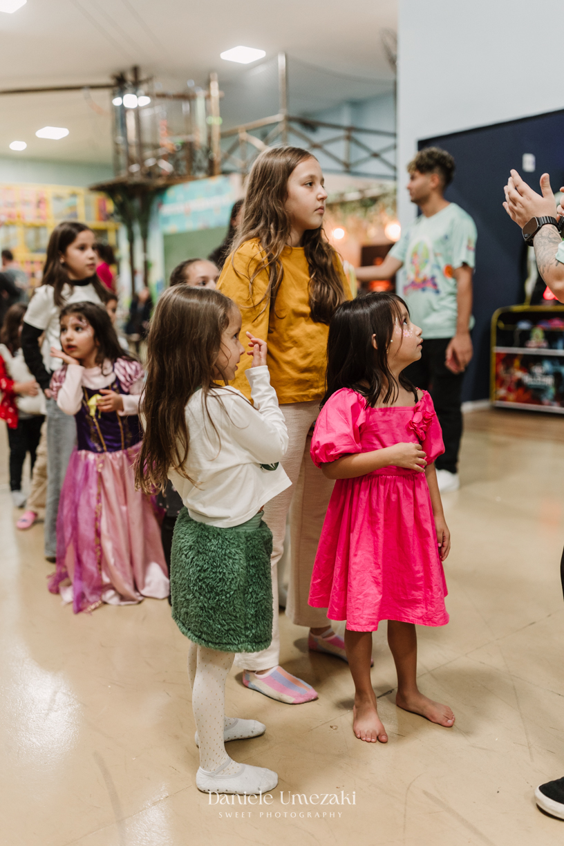 Aniversário Barbie de 5 anos da Liz no Buffet Vira Sapeka em Mogi das Cruzes, com decoração encantadora da Ju Festa Sapeka. Registro especial de quem fotografa a Liz desde 1 aninho, celebrando mais um momento inesquecível. Fotografia de aniversário 