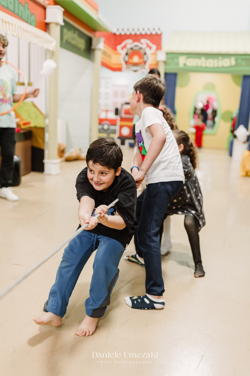 Aniversário Barbie de 5 anos da Liz no Buffet Vira Sapeka em Mogi das Cruzes, com decoração encantadora da Ju Festa Sapeka. Registro especial de quem fotografa a Liz desde 1 aninho, celebrando mais um momento inesquecível. Fotografia de aniversário 