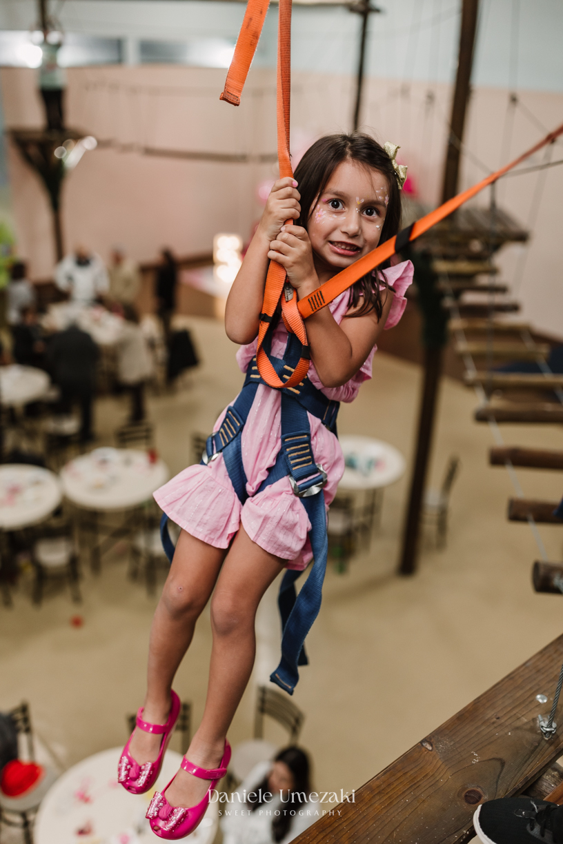 Aniversário Barbie de 5 anos da Liz no Buffet Vira Sapeka em Mogi das Cruzes, com decoração encantadora da Ju Festa Sapeka. Registro especial de quem fotografa a Liz desde 1 aninho, celebrando mais um momento inesquecível. Fotografia de aniversário 