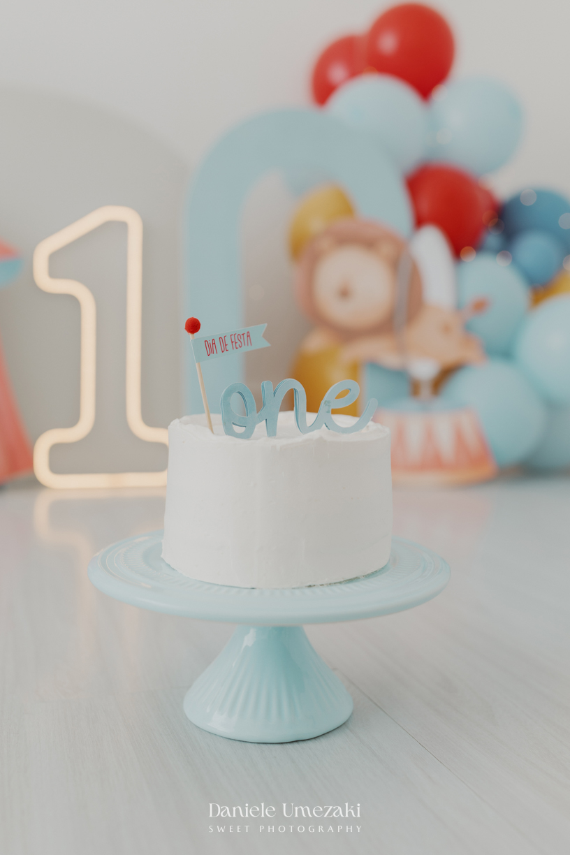 Smash the Cake em Mogi das Cruzes com o Guilherme. Ensaio divertido, cheio de sorrisos e lembranças especiais para celebrar o primeiro aniversário do bebê com fotografias naturais e afetuosas.
smash the cake mogi das cruzes, ensaio infantil mogi