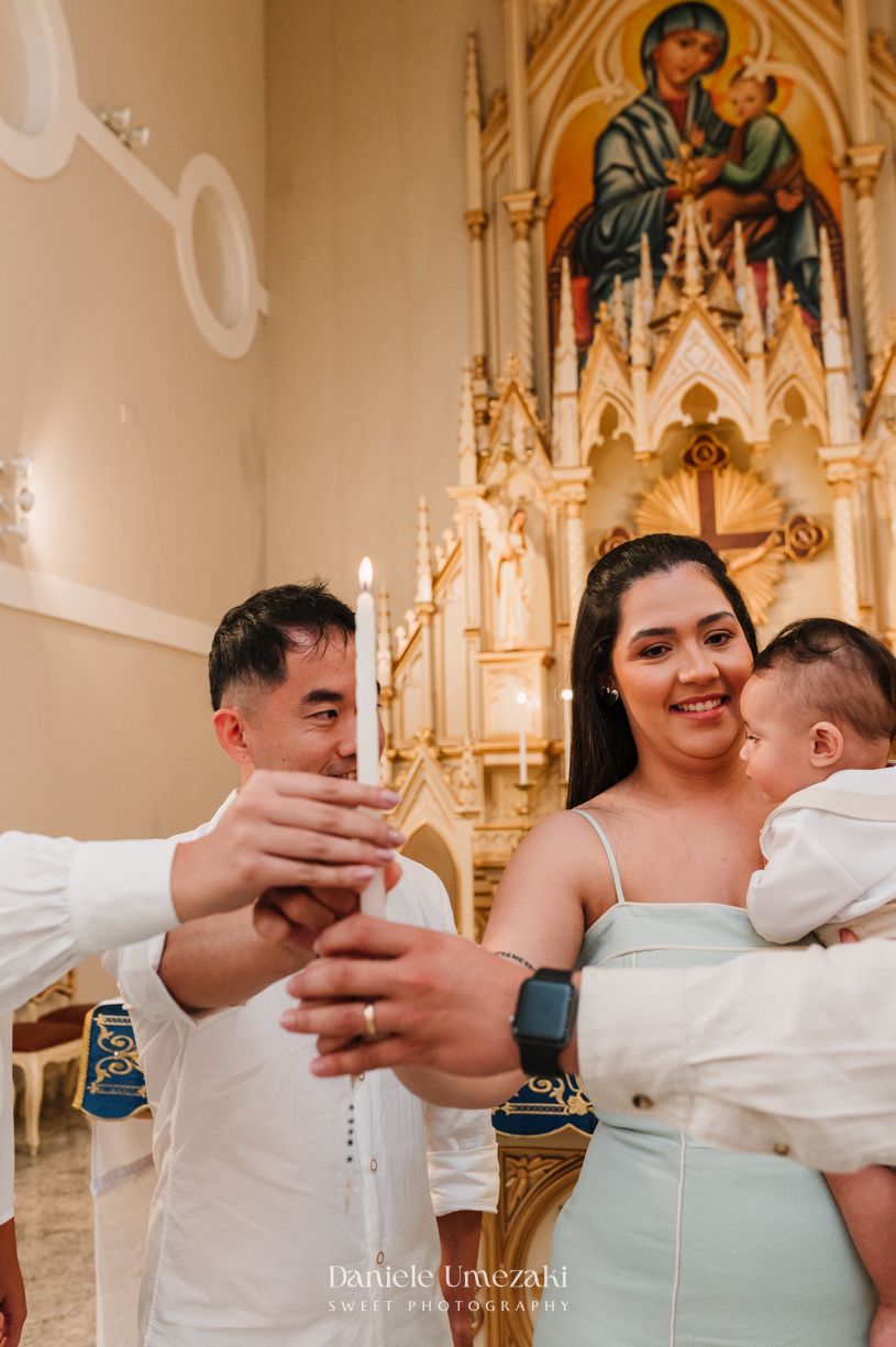 Fotografia de batizado em Mogi das Cruzes. Cerimônia do Matteo na Igreja do Socorro e almoço no Recanto da Vila, com decoração da Jaque Festas Decor. Registro afetivo por Dani Umezaki. fotografia de batizado Mogi das Cruzes, fotógrafa de batizado SPFotogr