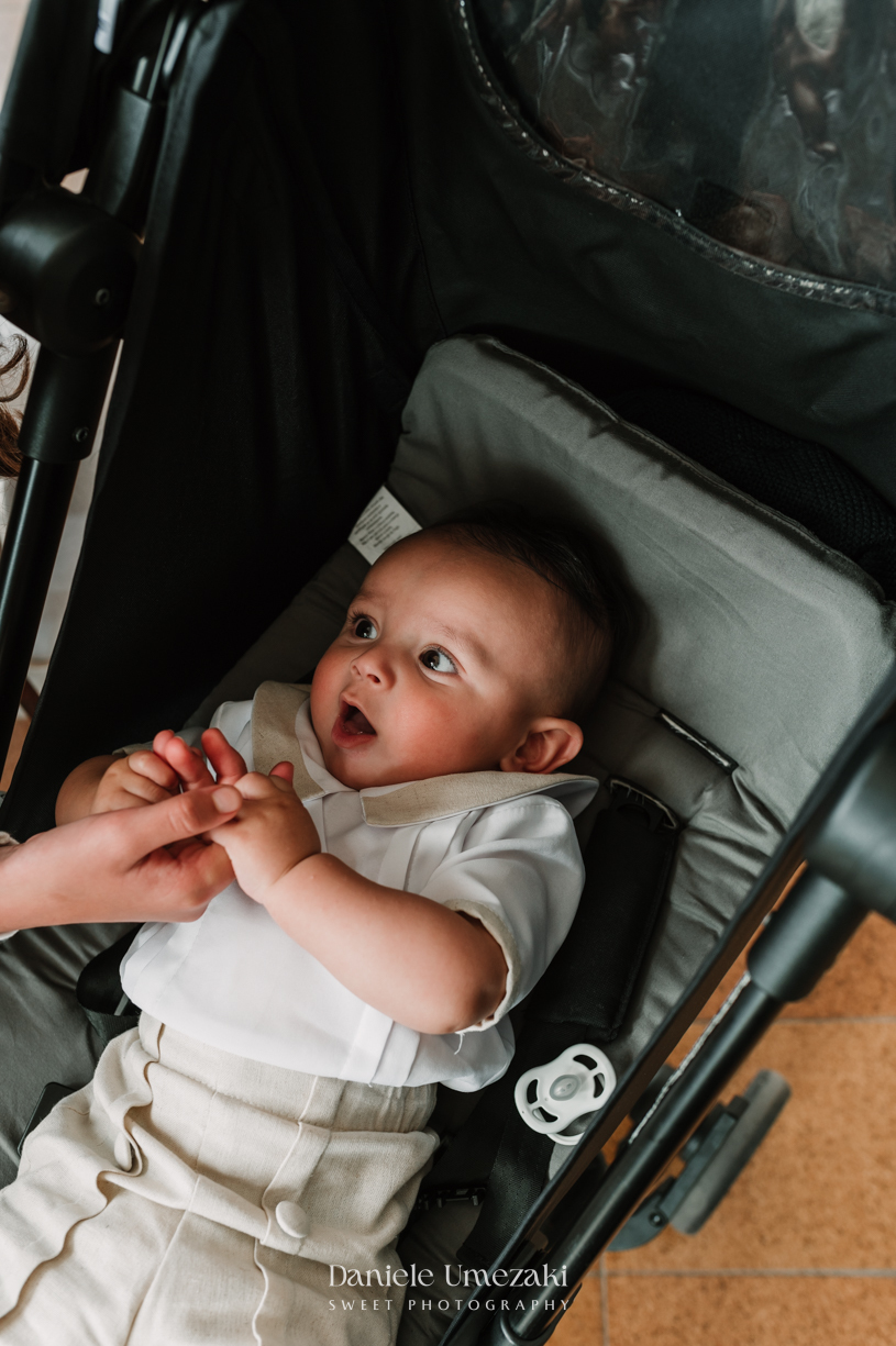 Fotografia de batizado em Mogi das Cruzes. Cerimônia do Matteo na Igreja do Socorro e almoço no Recanto da Vila, com decoração da Jaque Festas Decor. Registro afetivo por Dani Umezaki. fotografia de batizado Mogi das Cruzes, fotógrafa de batizado SP