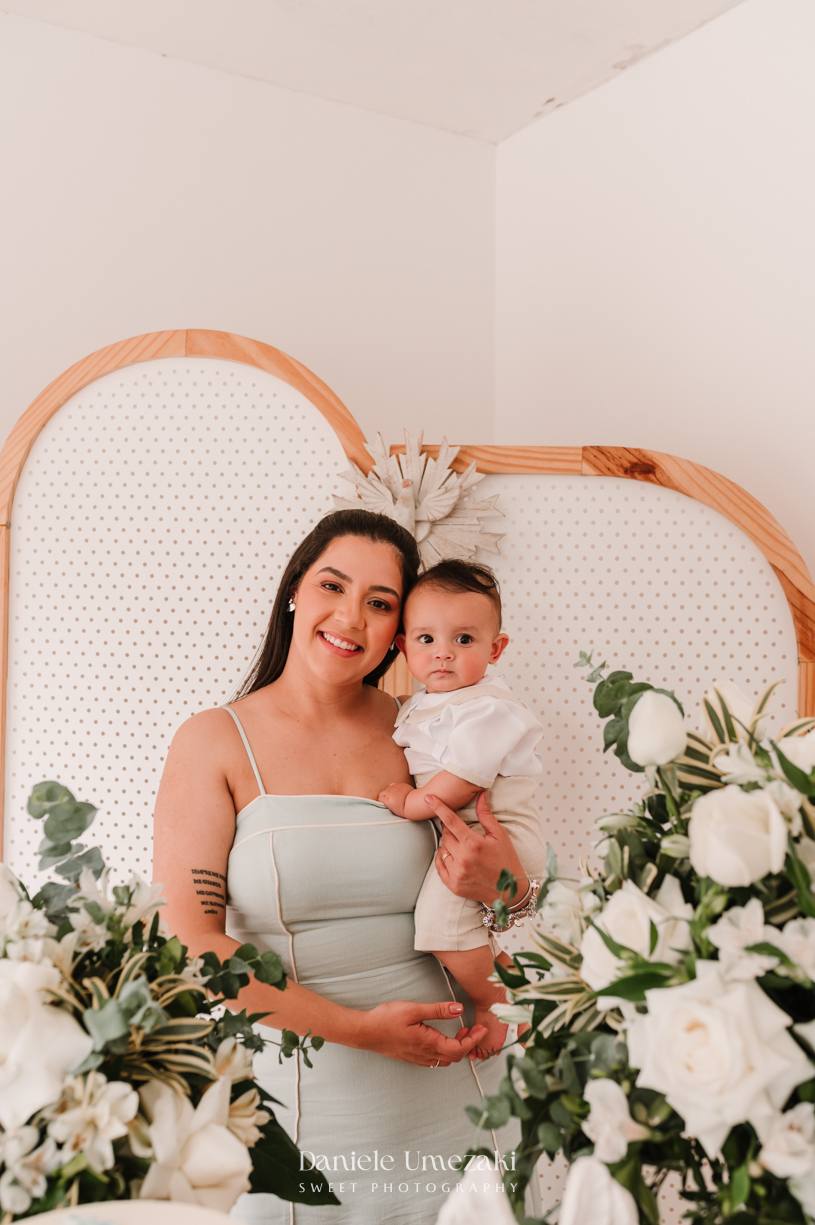 Fotografia de batizado em Mogi das Cruzes. Cerimônia do Matteo na Igreja do Socorro e almoço no Recanto da Vila, com decoração da Jaque Festas Decor. Registro afetivo por Dani Umezaki. fotografia de batizado Mogi das Cruzes, fotógrafa de batizado SP