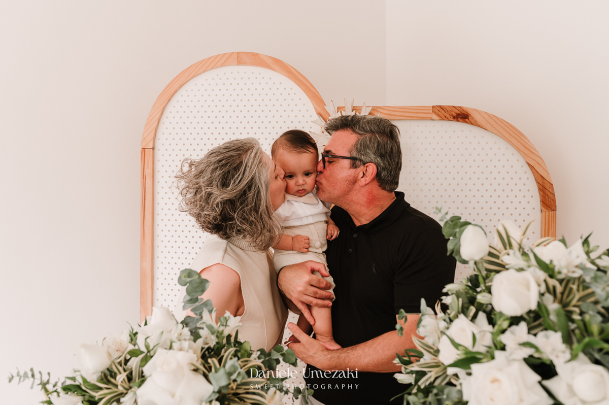 Fotografia de batizado em Mogi das Cruzes. Cerimônia do Matteo na Igreja do Socorro e almoço no Recanto da Vila, com decoração da Jaque Festas Decor. Registro afetivo por Dani Umezaki. fotografia de batizado Mogi das Cruzes, fotógrafa de batizado SP