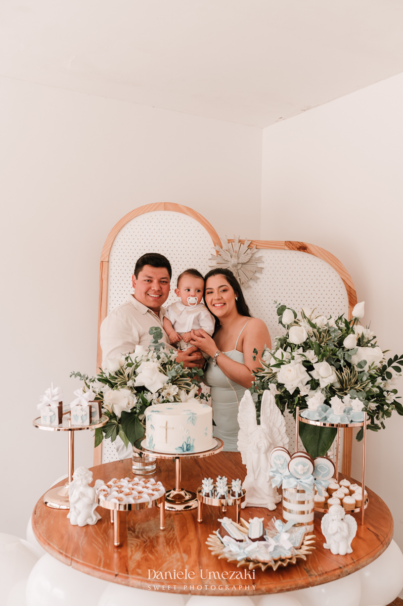 Fotografia de batizado em Mogi das Cruzes. Cerimônia do Matteo na Igreja do Socorro e almoço no Recanto da Vila, com decoração da Jaque Festas Decor. Registro afetivo por Dani Umezaki. fotografia de batizado Mogi das Cruzes, fotógrafa de batizado SP