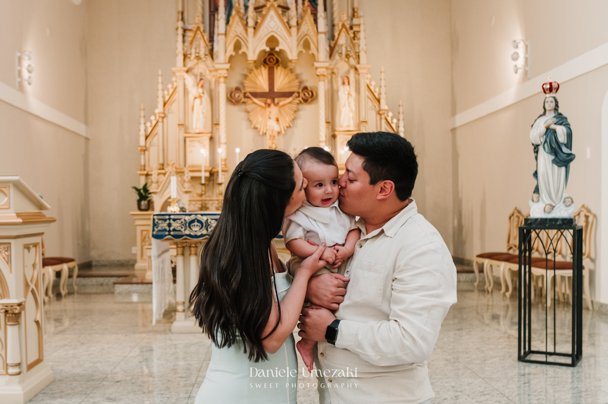 Fotografia de batizado em Mogi das Cruzes. Cerimônia do Matteo na Igreja do Socorro e almoço no Recanto da Vila, com decoração da Jaque Festas Decor. Registro afetivo por Dani Umezaki. fotografia de batizado Mogi das Cruzes, fotógrafa de batizado SP