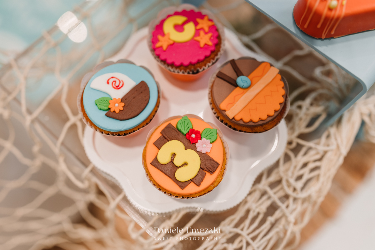 Festa encantadora da Catarina, 3 anos, com tema Moana no Buffet Pé de Caqui em Mogi das Cruzes. Decoração da Viva Hoje Tem Festa e fotografia infantil leve e afetiva por Dani Umezaki, registrando cada capítulo dessa família querida.