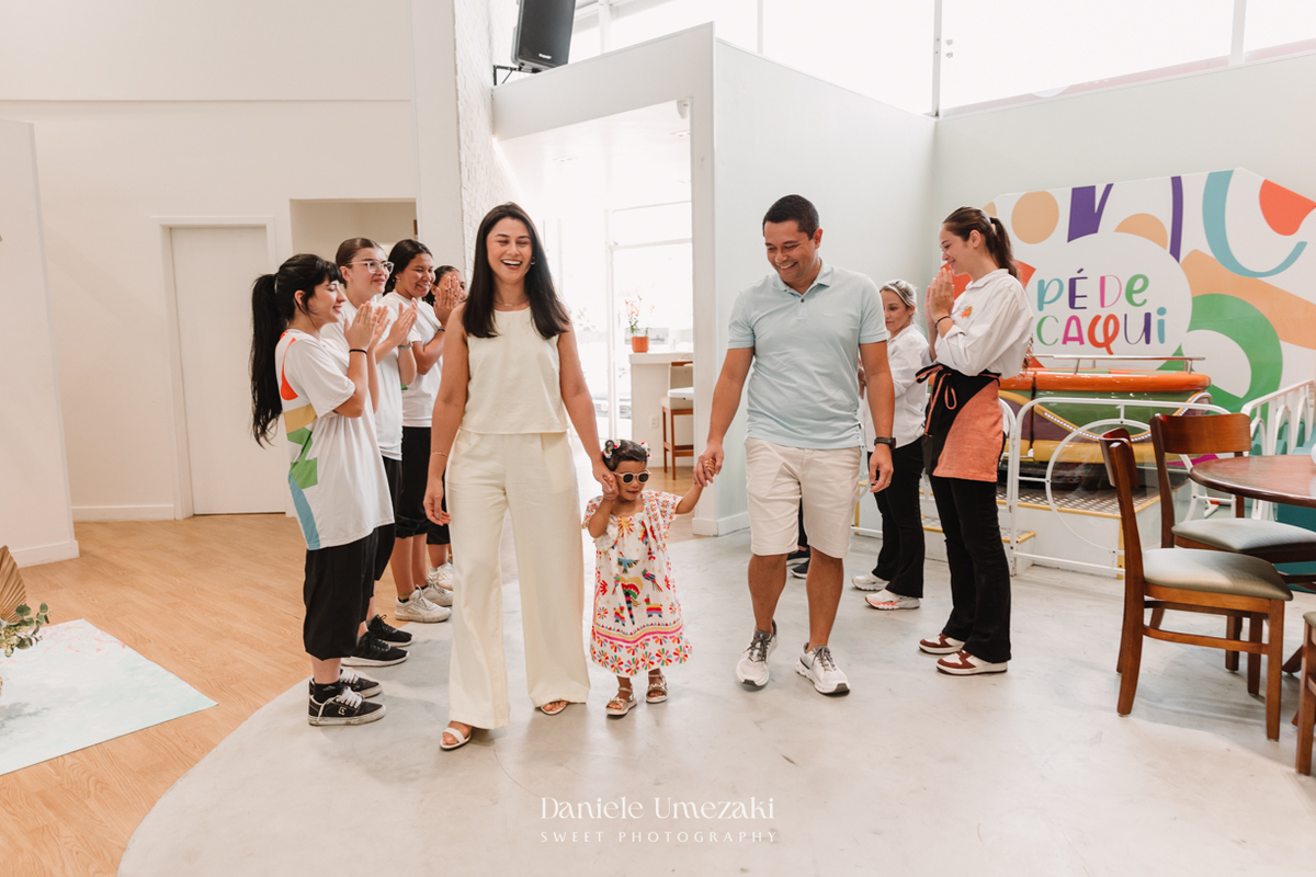 Festa encantadora da Catarina, 3 anos, com tema Moana no Buffet Pé de Caqui em Mogi das Cruzes. Decoração da Viva Hoje Tem Festa e fotografia infantil leve e afetiva por Dani Umezaki, registrando cada capítulo dessa família querida.