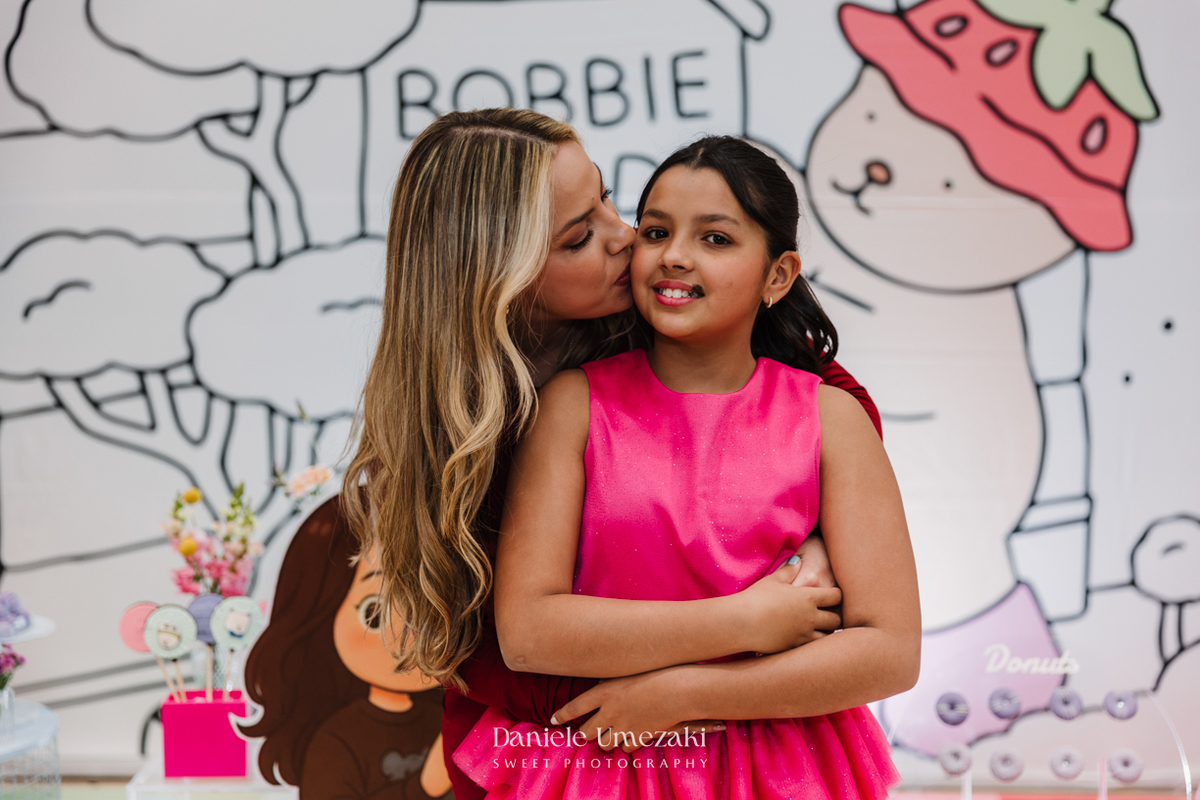 Festa linda e divertida da Bela, 11 anos, com tema Bobbie Goods no Buffet Santa Arruaça em Mogi das Cruzes. Decoração da Detalier Decorações, doces da Rê Cupcakes e lembranças personalizadas. Fotografia infantil leve e afetiva por Dani Umezaki.
