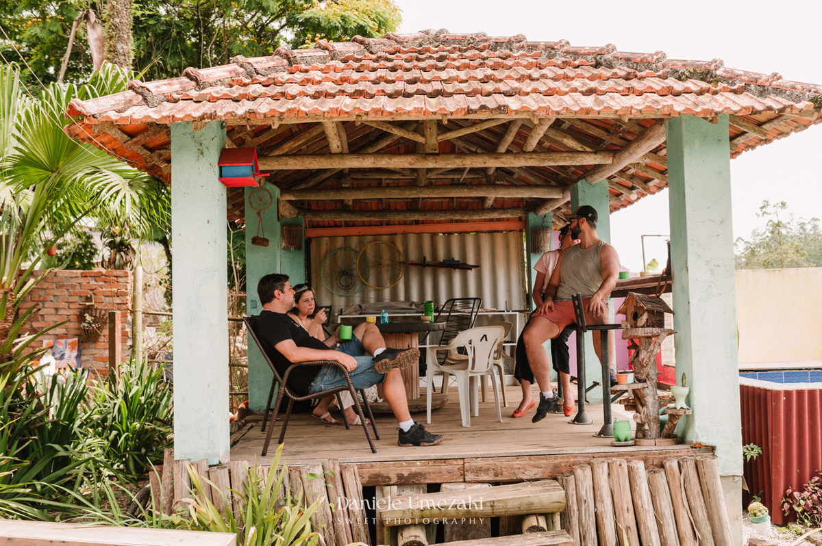 Aniversário de 8 anos do Théo com tema Robôs, em uma festa ao ar livre cheia de criatividade, brincadeiras e momentos especiais. Fotografia infantil afetiva em Mogi das Cruzes por Dani Umezaki.